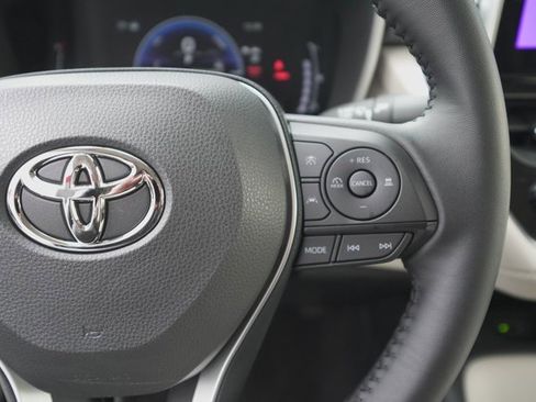 Certified 2025 Toyota Corolla XLE image 27