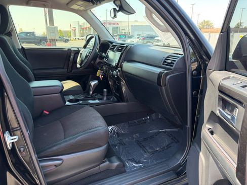 Used 2020 Toyota 4Runner TRD Off-Road AWD/4WD image 28
