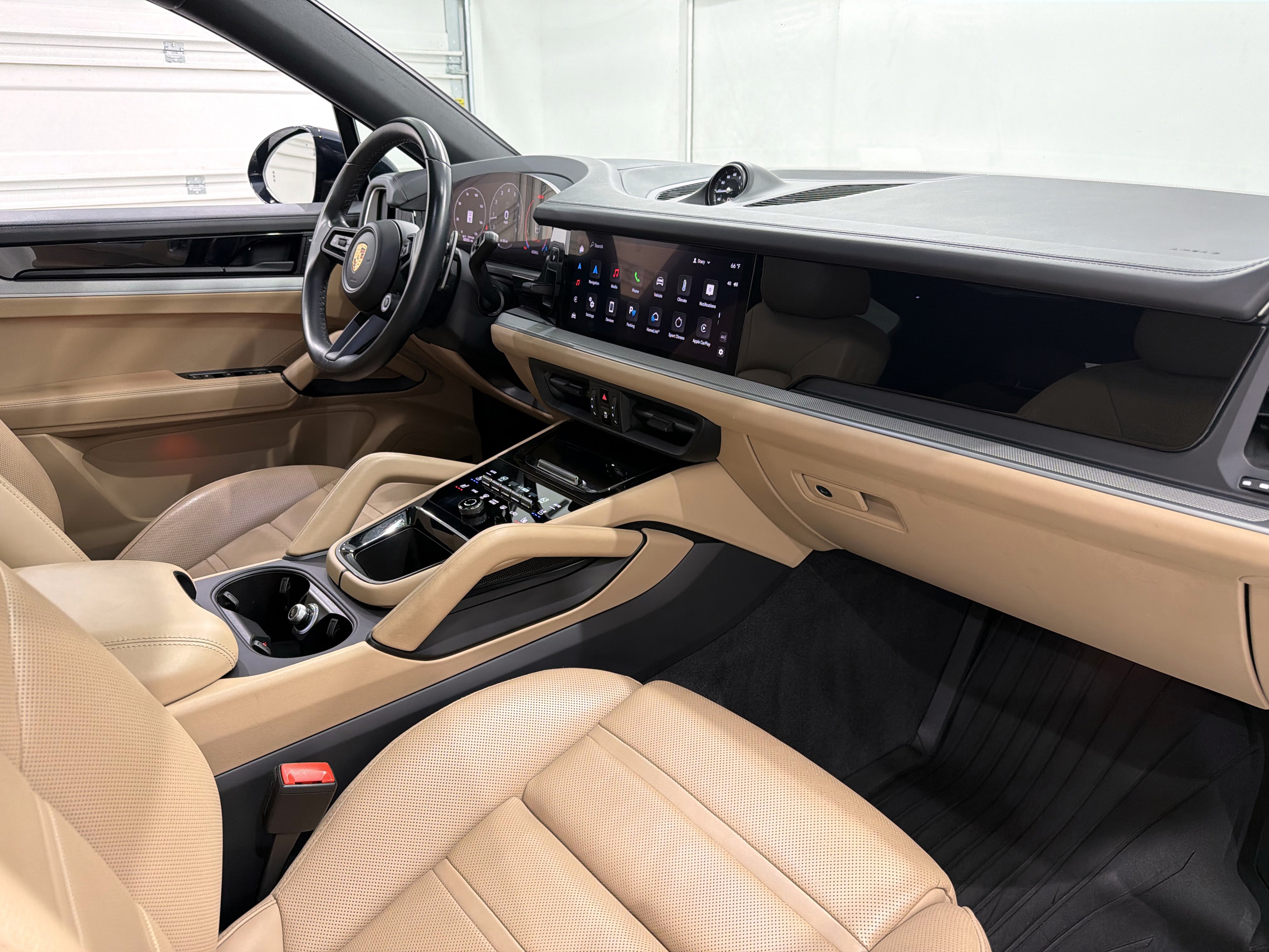 Certified 2024 Porsche Cayenne Coupe AWD/4WD image 23