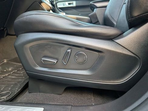 Used 2020 Ford Explorer Limited RWD image 19