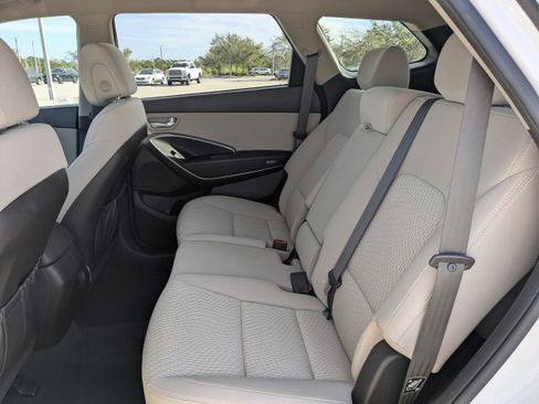 Used 2018 Hyundai Santa Fe SE image 16