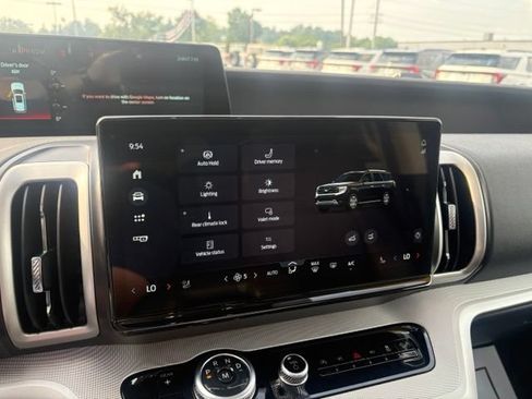 Used 2025 Ford Expedition Active AWD/4WD image 17