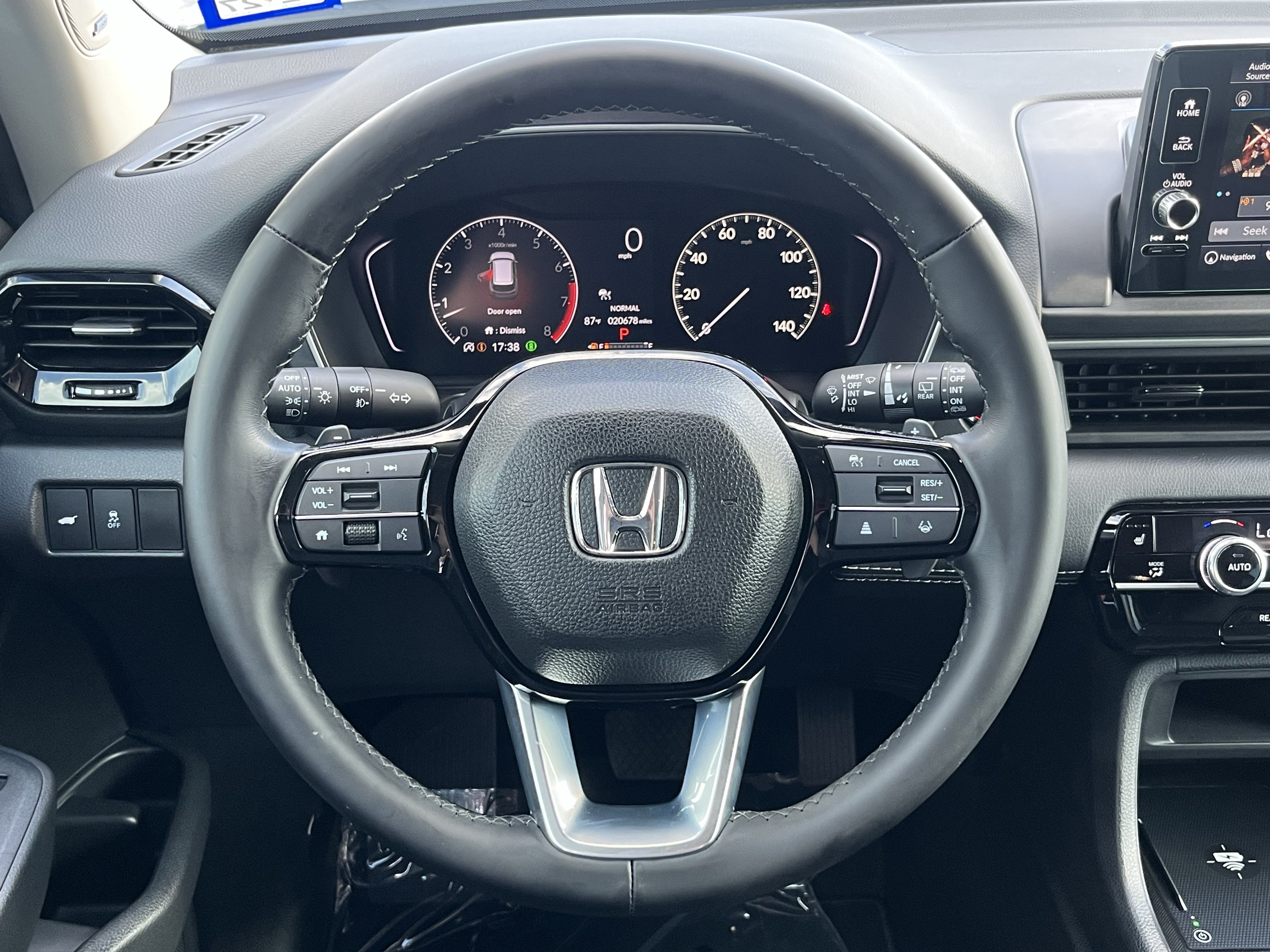 Used 2025 Honda Pilot Touring image 24