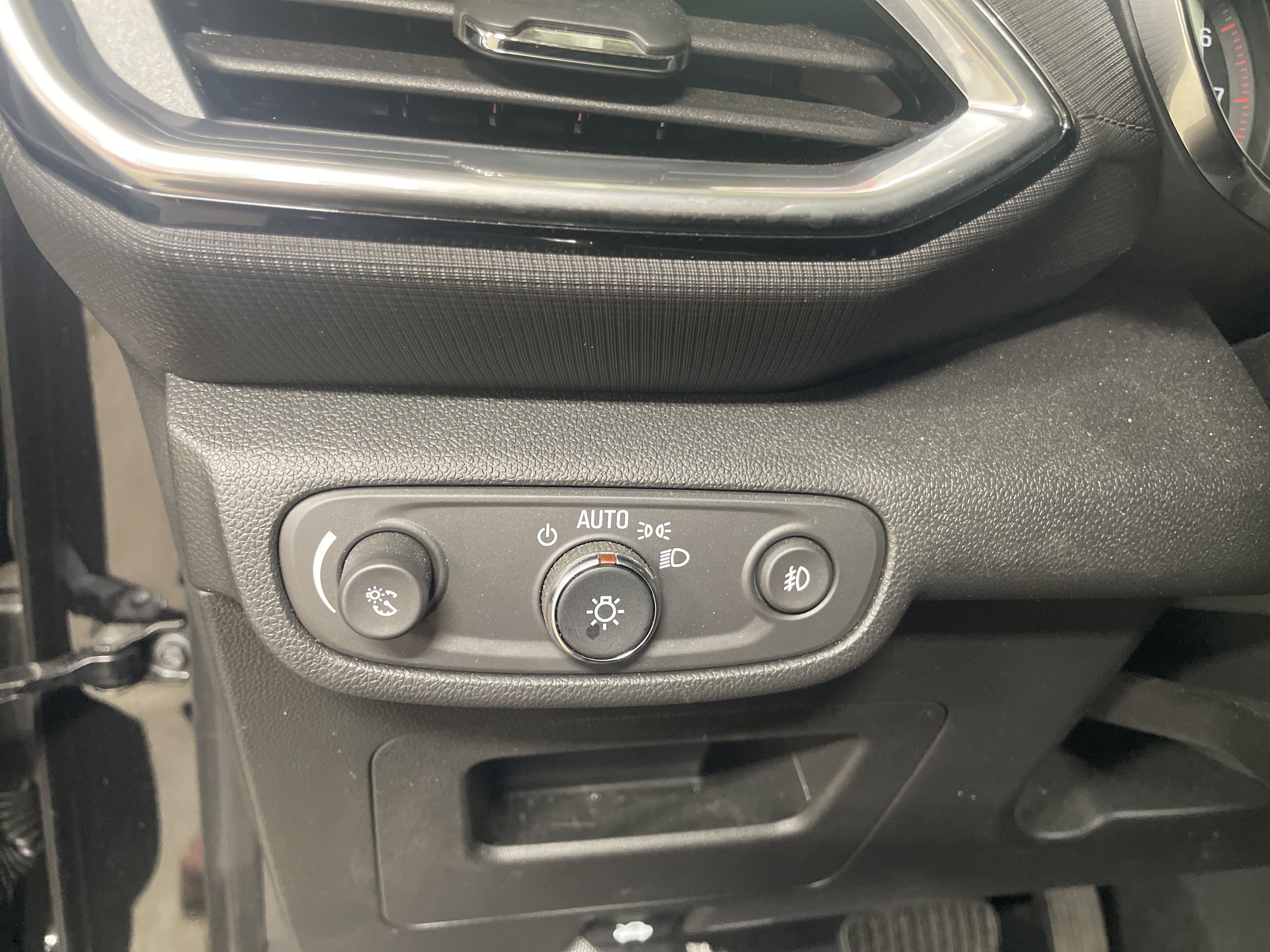 Used 2023 Chevrolet TrailBlazer LT w/ Convenience Package AWD/4WD image 19