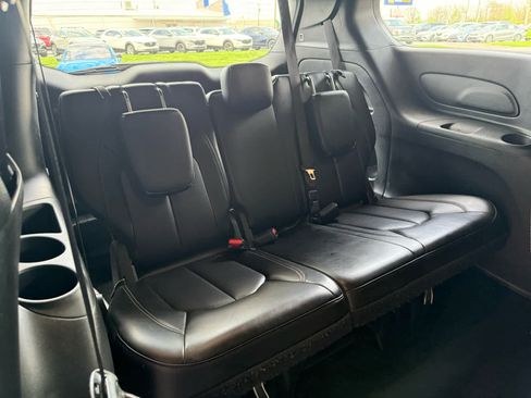 Used 2023 Chrysler Pacifica Touring-L w/ S Appearance Package image 8