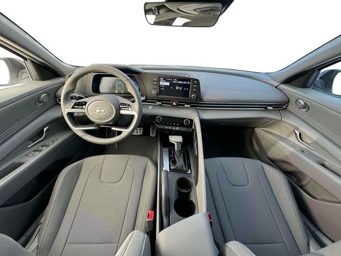 Used 2025 Hyundai Elantra Sport FWD image 13