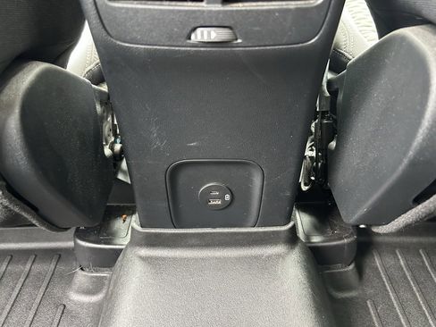 Used 2020 Ford Escape SE image 12