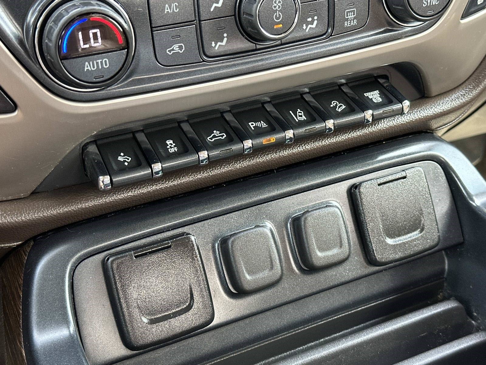 Used 2017 GMC Sierra 2500 Denali w/ Duramax Plus Package AWD/4WD image 34
