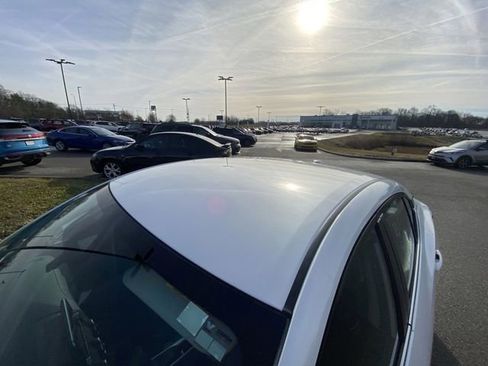 Used 2024 Nissan Sentra SV image 4