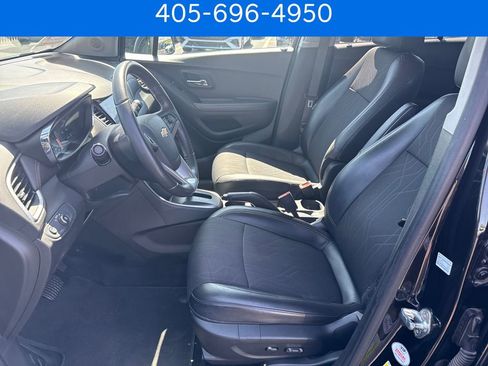 Used 2020 Chevrolet Trax LT w/ LT Convenience Package FWD image 11
