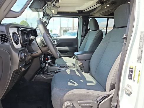 Used 2024 Jeep Wrangler Unlimited AWD/4WD image 12