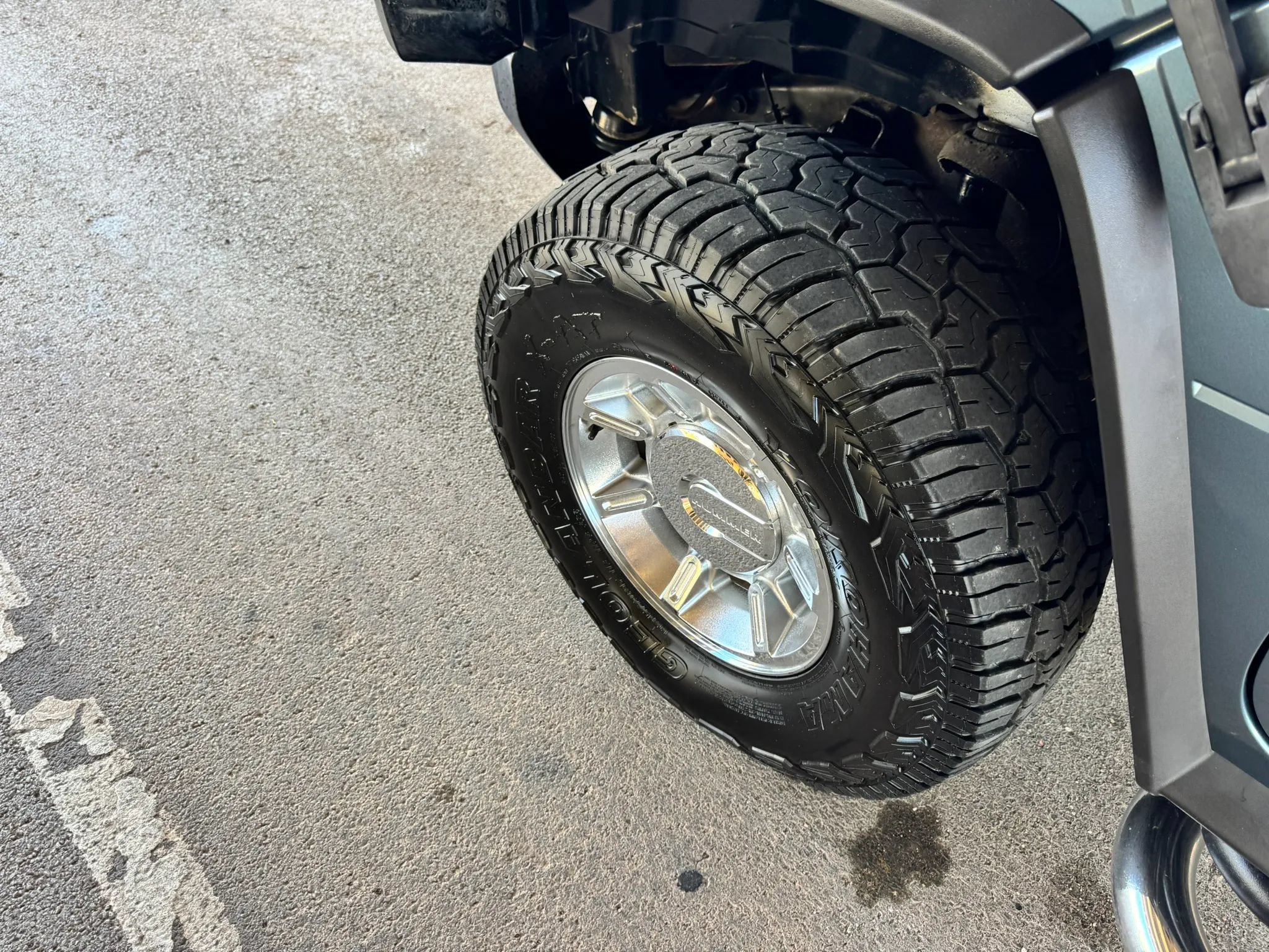 Used 2005 HUMMER H2 SUT w/ Preferred Equipment Group AWD/4WD image 32