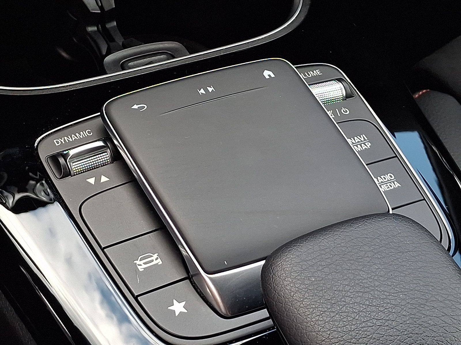 Used 2023 Mercedes-Benz CLA 250 4MATIC image 25