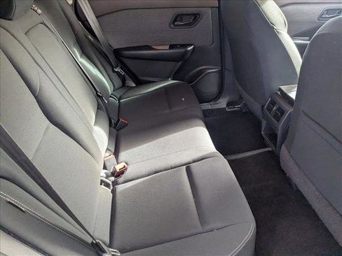 Used 2023 Nissan Rogue S image 22