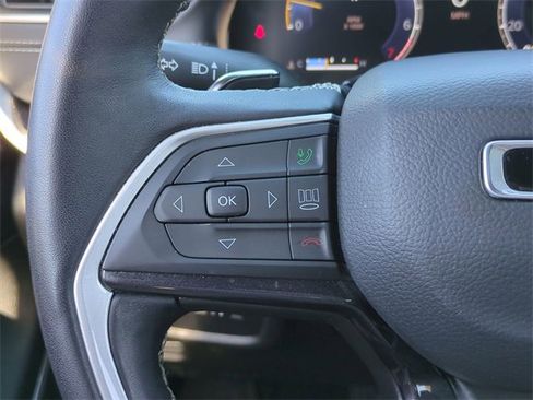 Used 2022 Jeep Grand Cherokee L Laredo image 23