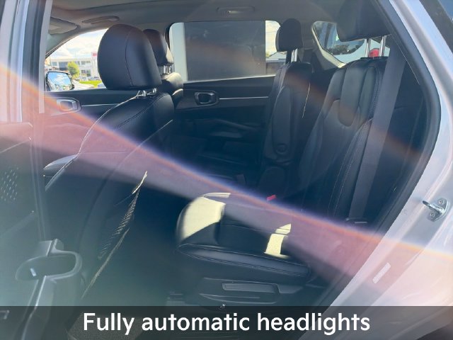 Used 2024 Kia Sorento EX w/ Panoramic Sunroof Package AWD/4WD image 18