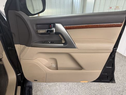 Used 2014 Toyota Land Cruiser 4dr 4WD (Natl) image 39