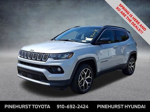 Used 2025 Jeep Compass Limited image 4