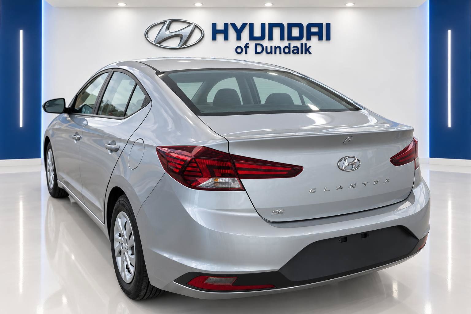 Used 2020 Hyundai Elantra SE FWD image 2