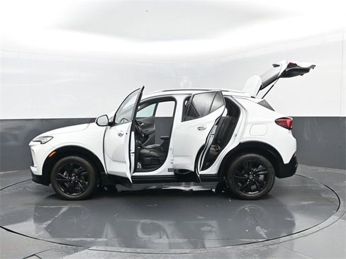 Used 2024 Buick Encore GX Sport Touring image 29