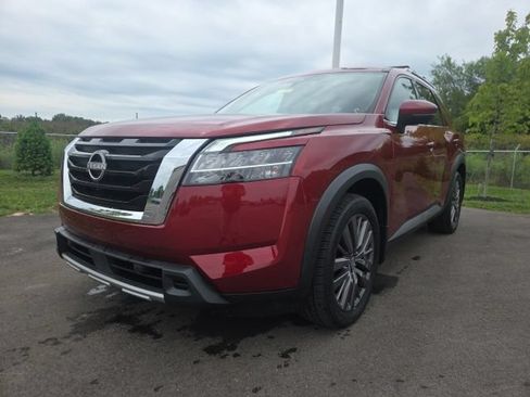 Used 2023 Nissan Pathfinder SL w/ SL Premium Package AWD/4WD image 2