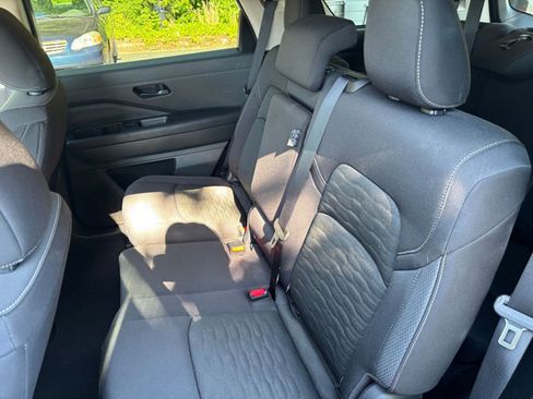 Used 2025 Nissan Pathfinder SV FWD image 24