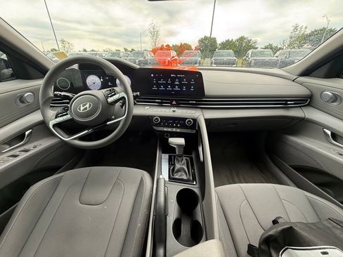Used 2024 Hyundai Elantra SEL FWD image 27