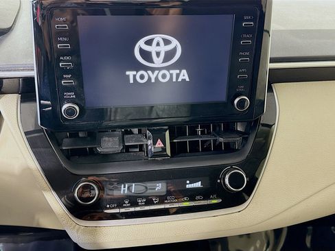 Used 2020 Toyota Corolla LE image 18