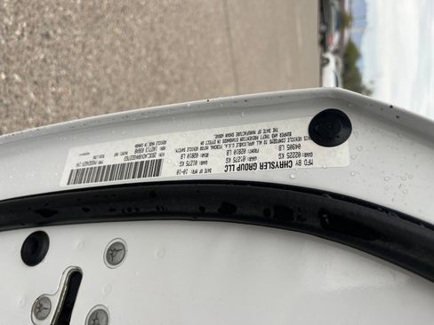 Used 2010 Dodge Challenger SE image 25