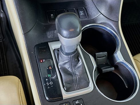 Used 2018 Toyota Highlander XLE image 25