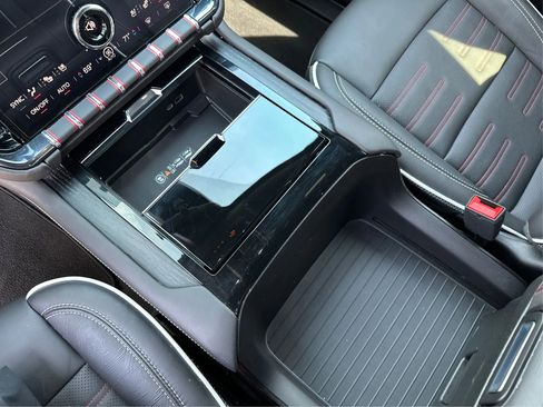 Used 2025 GMC Yukon XL AT4 Ultimate image 16