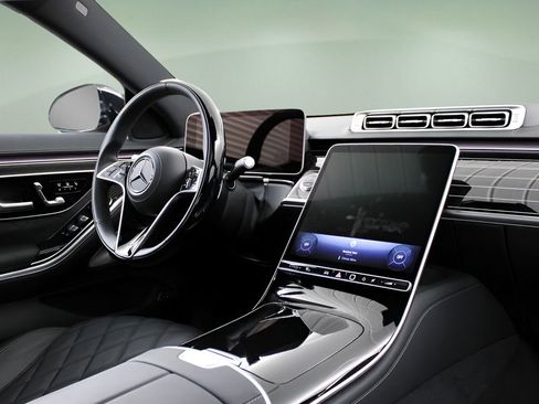 Used 2025 Mercedes-Benz S 580 4MATIC Sedan image 24
