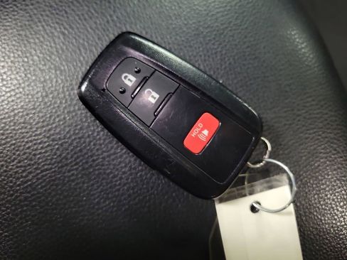 Used 2022 Toyota RAV4 XLE image 16