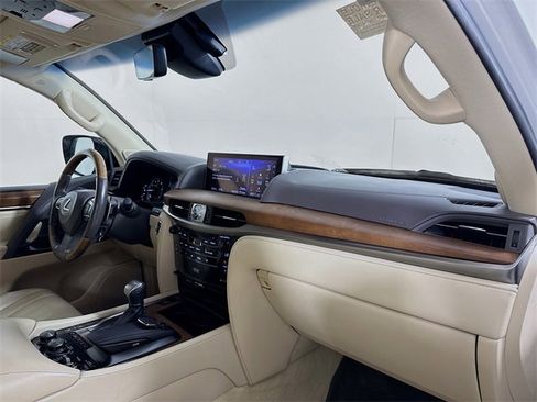 Used 2017 Lexus LX 570 4WD image 33