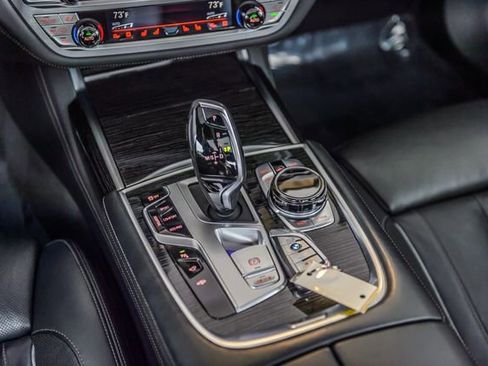 Used 2019 BMW 740i w/ Executive Package image 33