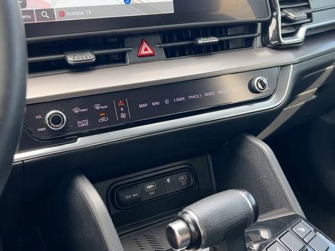 Used 2023 Kia Sportage EX image 28