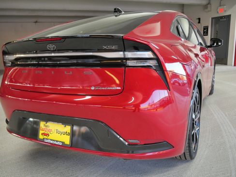 Used 2024 Toyota Prius Prime Premium image 18