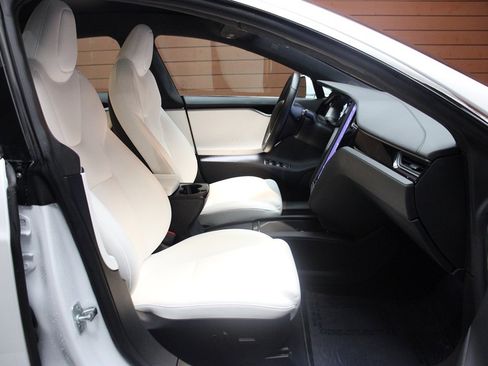 Used 2020 Tesla Model S AWD image 31