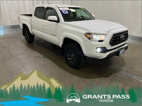 Certified 2022 Toyota Tacoma SR5 AWD/4WD image 1