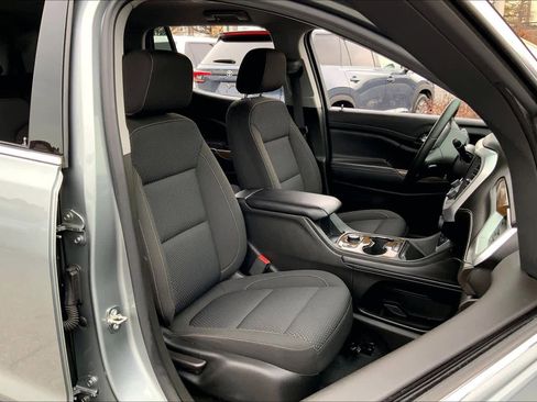 Used 2023 GMC Acadia SLE w/ Driver Convenience Package image 6