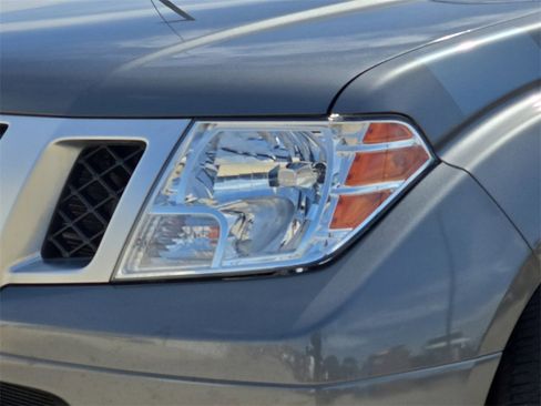 Used 2020 Nissan Frontier SV image 29