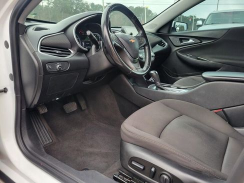 Used 2020 Chevrolet Malibu RS image 16