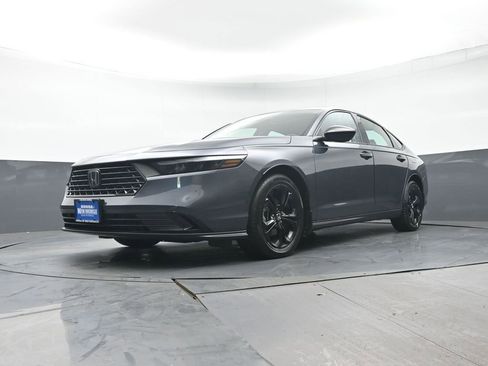 Used 2025 Honda Accord SE image 32