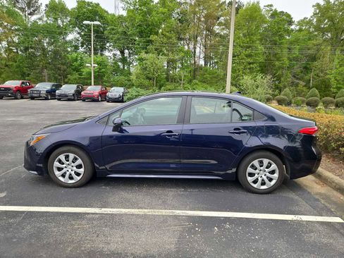 Used 2025 Toyota Corolla LE image 4