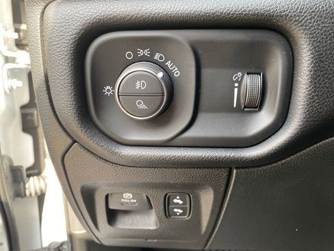 Used 2022 RAM 1500 Big Horn AWD/4WD image 16