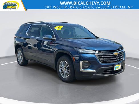 Used 2023 Chevrolet Traverse LT FWD image 1