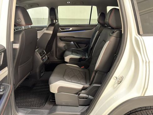 Certified 2024 Volkswagen Atlas Peak Edition SE AWD/4WD image 22