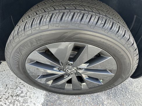 Used 2024 Volkswagen Taos S image 6