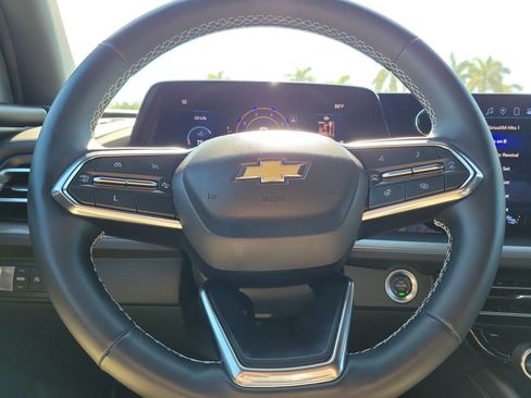 Used 2024 Chevrolet Traverse LT FWD image 32