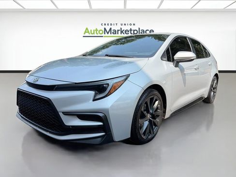 Used 2024 Toyota Corolla SE w/ SE Premium Package FWD image 3